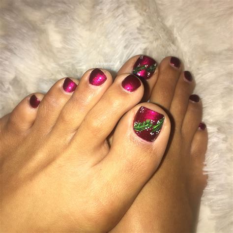 pedicure christmas designs|sexy christmas nails.